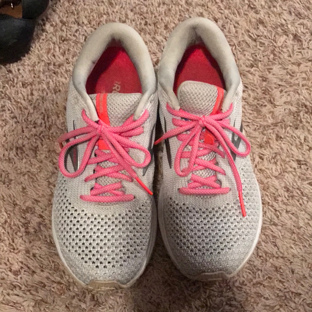 Revel 2 brooks running size 9